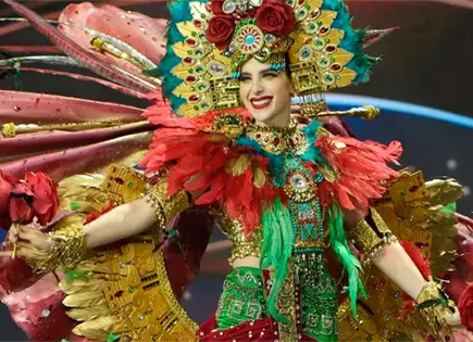 Fátima Bosch en el Top 30 de Miss Universo y grita ¡Viva México!