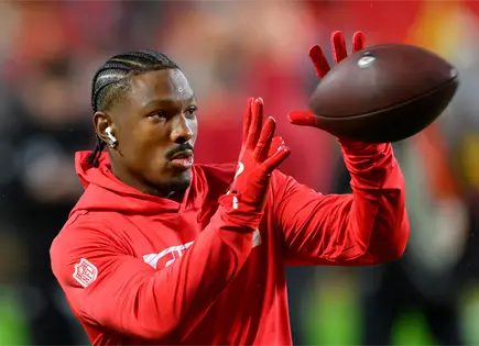 Mecole Hardman en reserva por lesión antes de juego en Houston