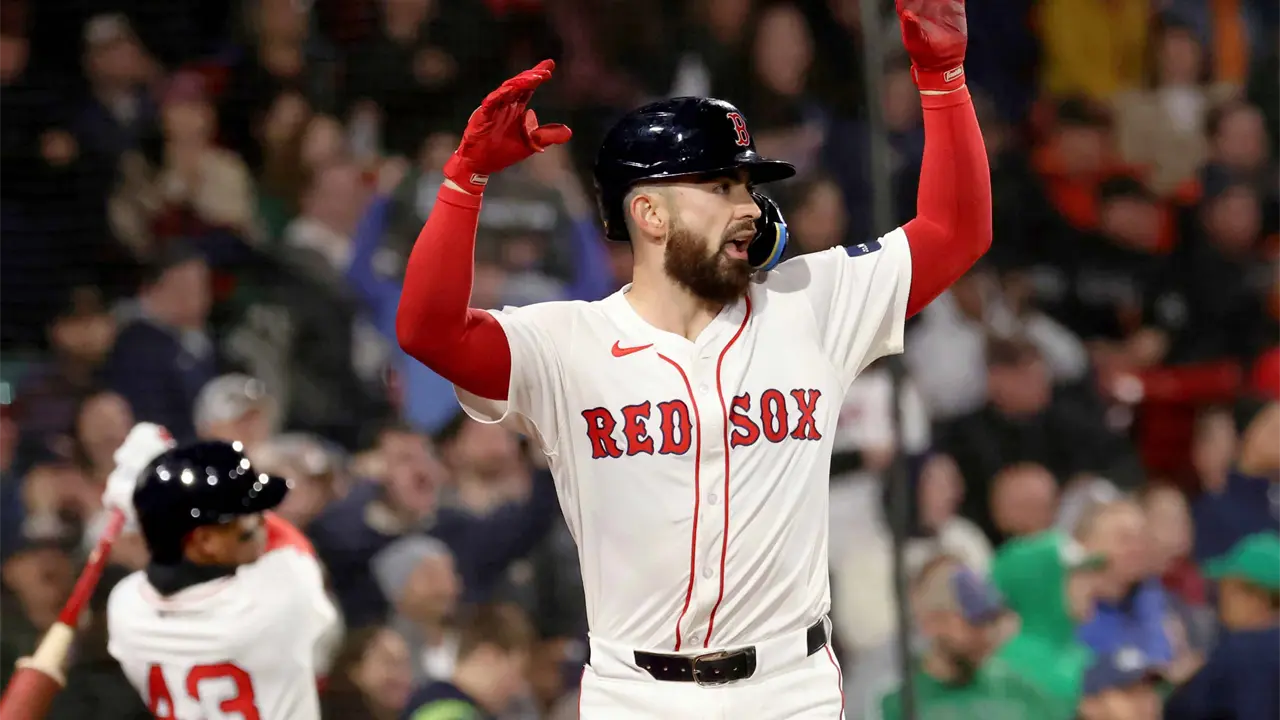 Medias Rojas de Boston firman contrato con el receptor Connor Wong