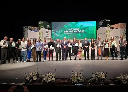 Premian a triunfadores del Certamen 20 de Noviembre Premian a triunfadores del Certamen 20 de Noviembre