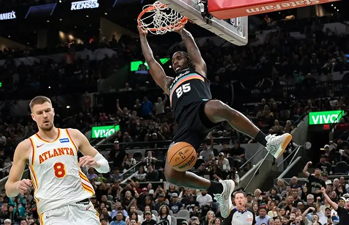 Spurs hilvanan tercera victoria