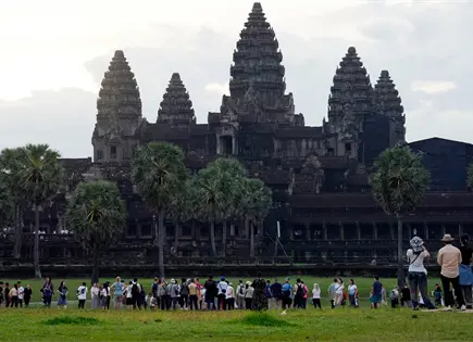 Tragedia en Camboya: autobús cae al río dejando víctimas