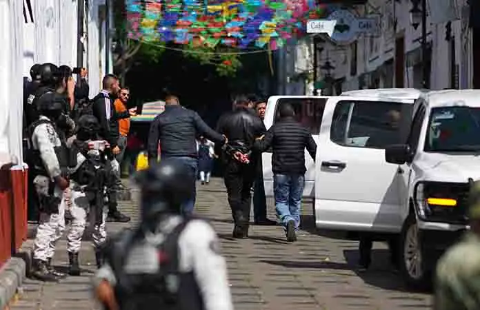 Apresan a 7 escoltas de Manzo