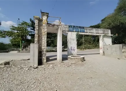 Avanza con pausas la obra del puente peatonal sobre el Río Valles