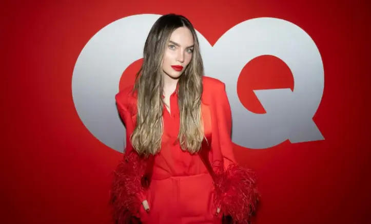 Belinda deslumbra en gala y es Mujer del Año por GQ