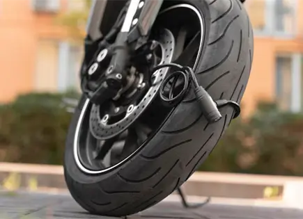 Mantener la presión correcta en las llantas de moto puede evitar accidentes en carretera