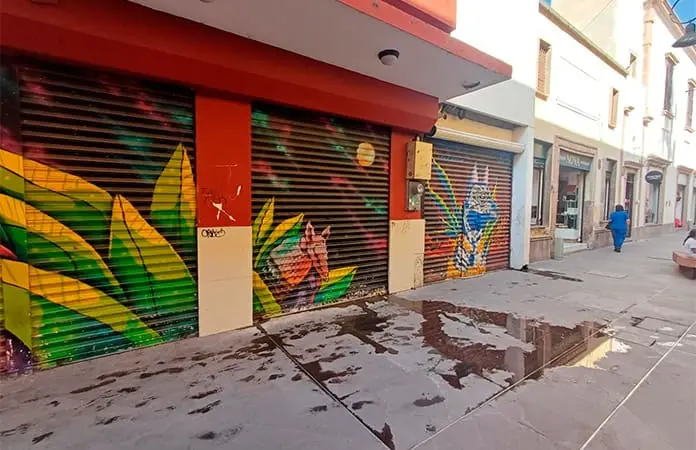 Nadie atiende fuga de aguas negras