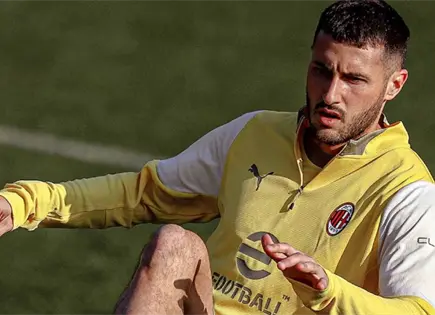 Santiago Giménez podría salir del Milan en invierno