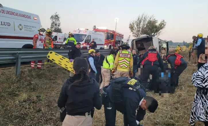 Volcadura de autobús en Autopista Siglo 22 deja siete muertos