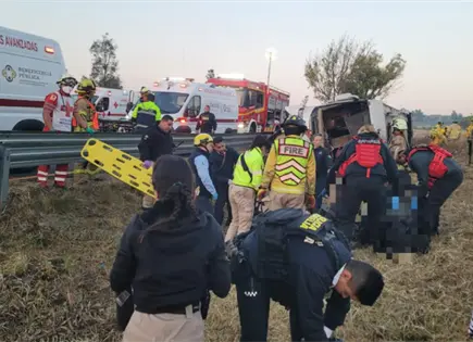 Volcadura de autobús en Autopista Siglo 22 deja siete muertos