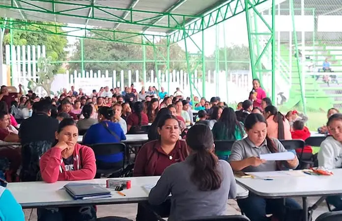 Desertan instructores comunitarios del Conafe