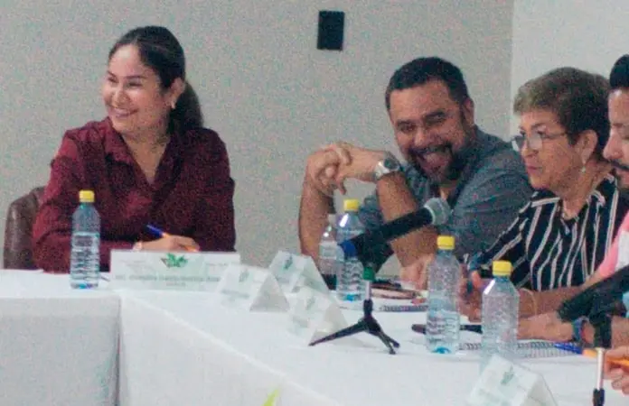 Morenista cambia su lugar en sesión de Cabildo 