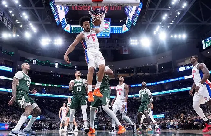Pistons ganan ante los Bucks