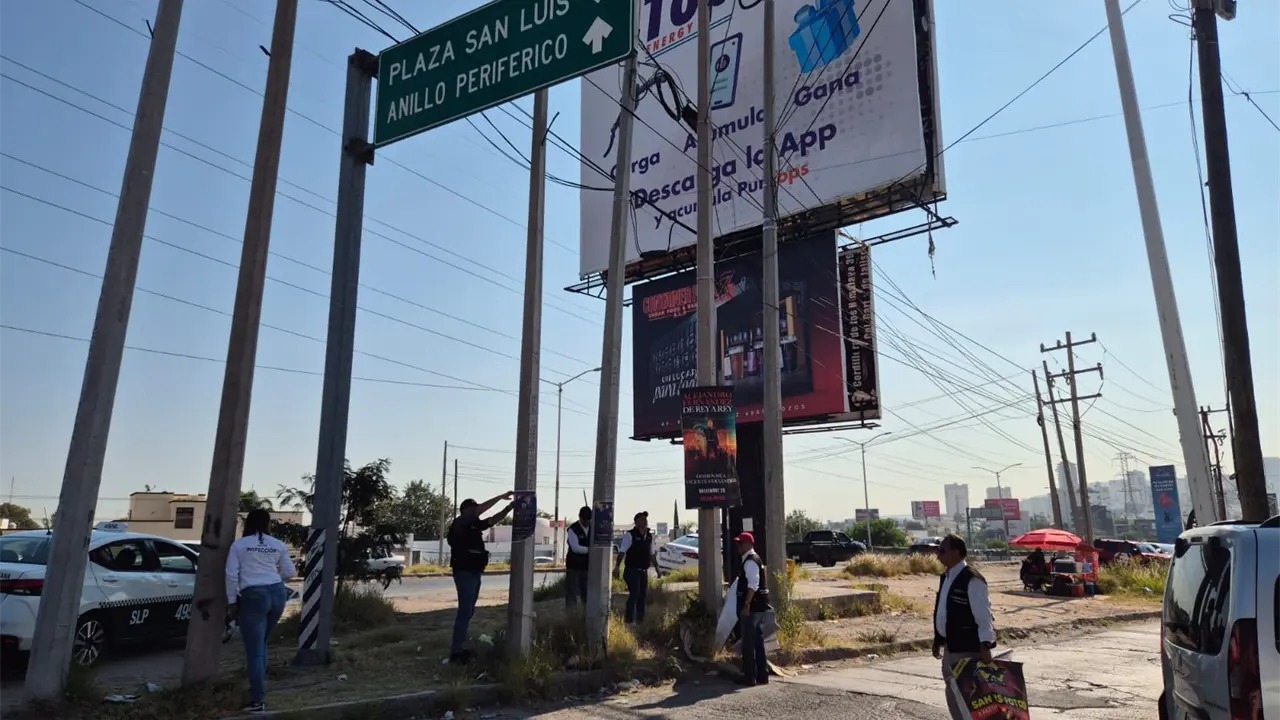 Retiran más de 400 anuncios irregulares en operativo municipal