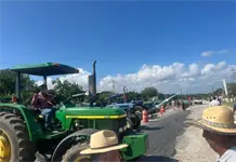 Acuerda diálogo con transportistas y agricultores para cerrar conflicto