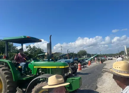 Protesta de campesinos y transportistas se mantiene en cuatro estados Protesta de campesinos y transportistas se mantiene en cuatro estados