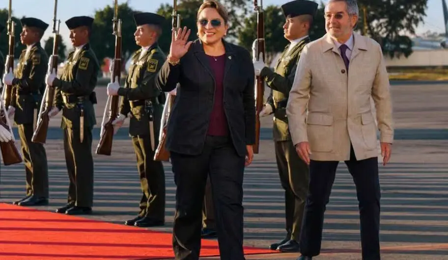 Presidenta de Honduras llega a Palacio Nacional para reunión bilateral