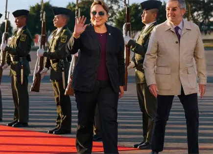 Presidenta de Honduras llega a Palacio Nacional para reunión bilateral