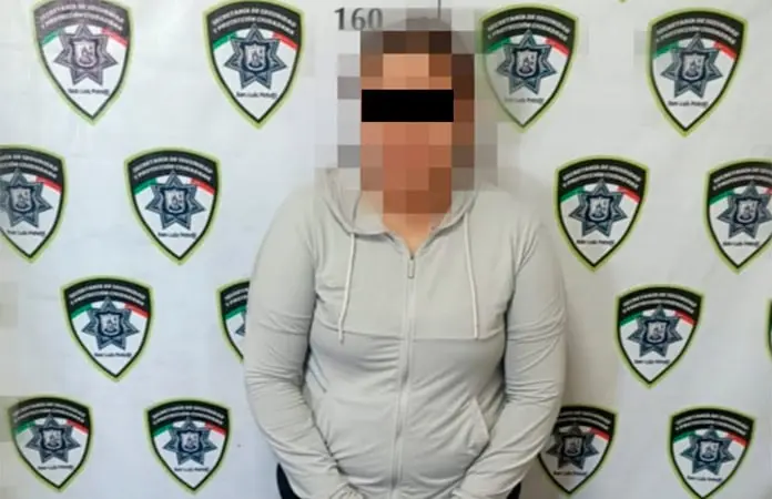 Fardera es sorprendida robando en Walmart