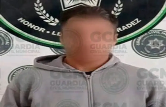 Individuo escandaliza en mercado sobre ruedas