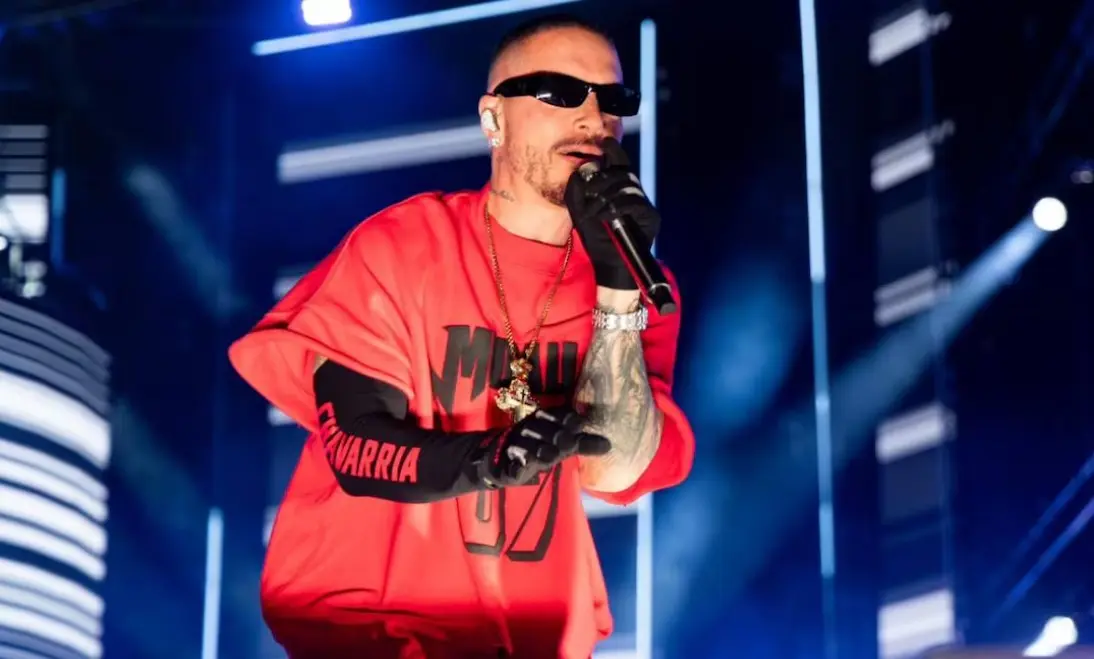 J Balvin cierra el Flow Fest con show de eras y apoyo al reguetón mexa