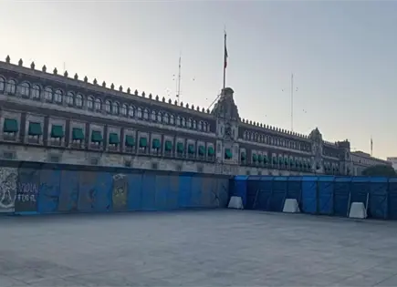 Refuerzan vallas de Palacio Nacional ante marcha de mujeres
