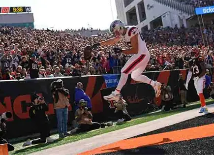 Patriots extienden racha a 9 triunfos