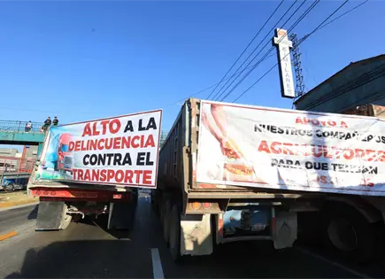 Transportistas prefieren bloquear y exigir seguridad a estar muertos
