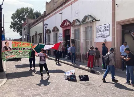Activistas bloquean Pedro Vallejo; exigen justicia