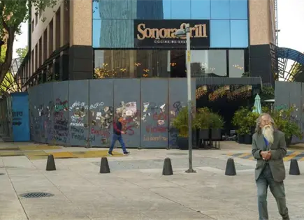 Comercios blindan Paseo de la Reforma previo a marcha del 25N