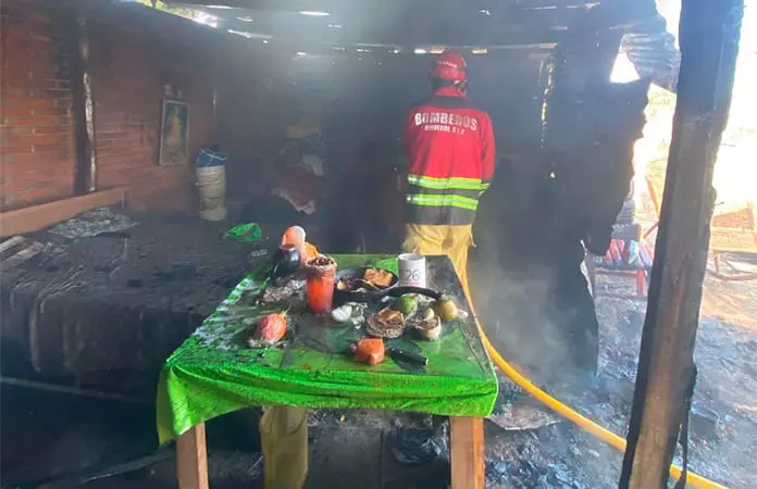 Familia queda en la calle por un incendio