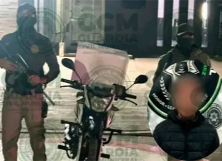 Individuo se paseaba en una moto robada