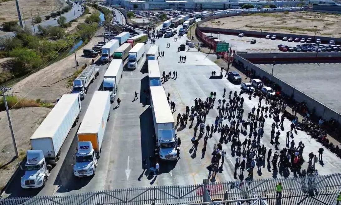 Segob asegura diálogo con productores y transportistas tras mega bloqueo nacional