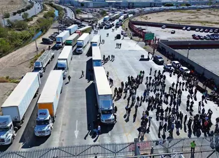 Segob asegura diálogo con productores y transportistas tras mega bloqueo nacional