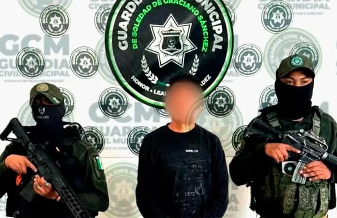 Sujeto es sorprendido con billetes falsos