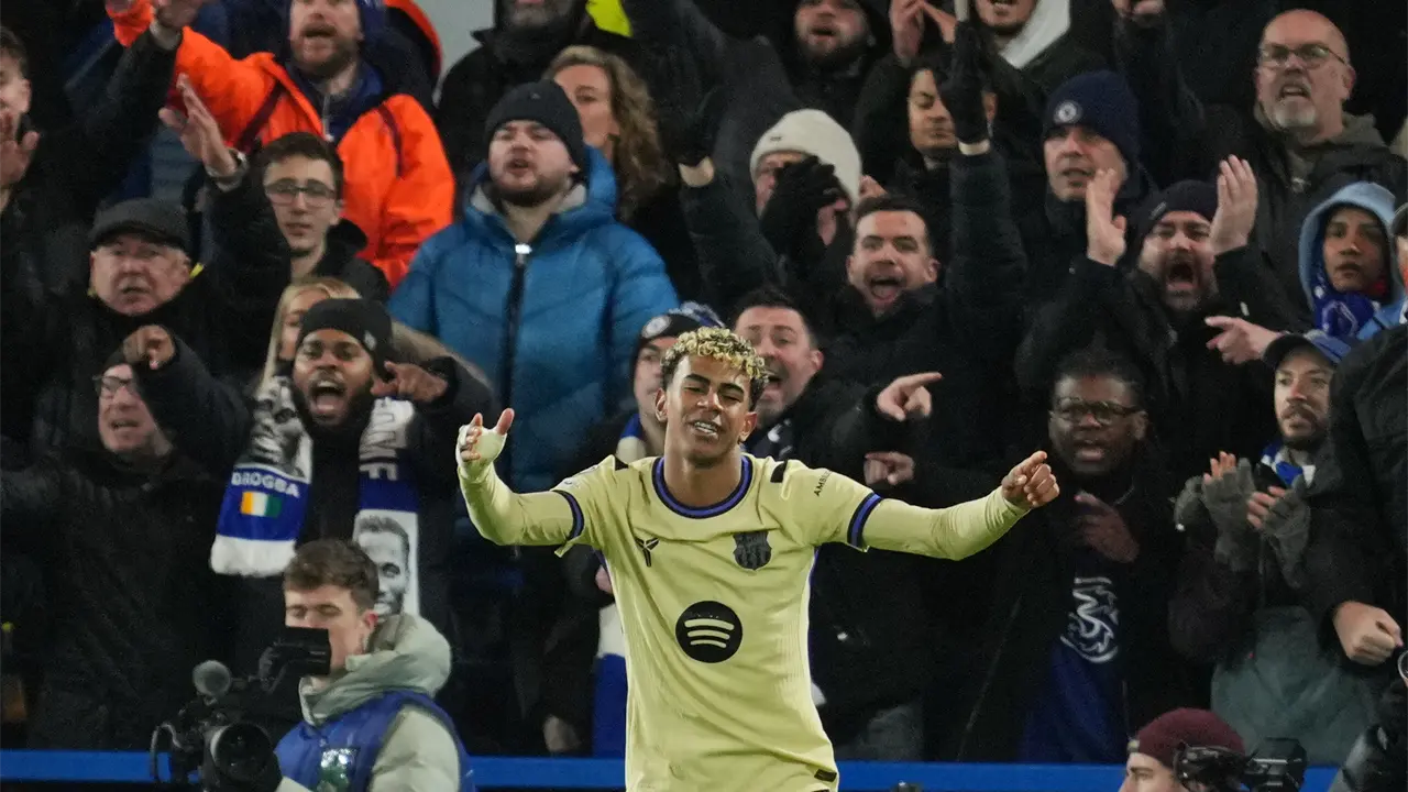 Hansi Flick urge a Barcelona a ser más agresivo tras caer en la Liga de Campeones