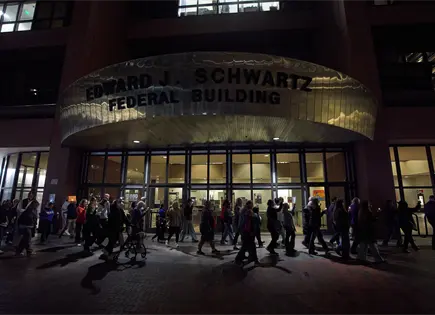 Interponen demanda para frenar arrestos de personas que se presentan a citas con ICE en San Diego