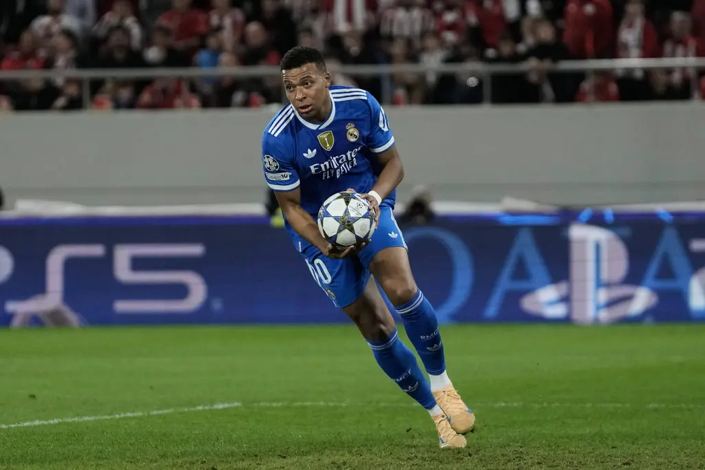 Kylian Mbappé anota 4 goles para el Real Madrid en la Liga de Campeones