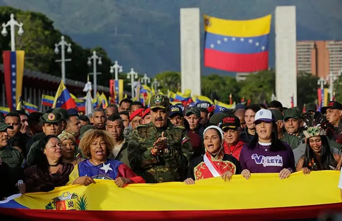Marchan seguidores de N. Maduro en Venezuela