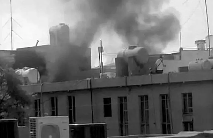 Se incendia comercio en el centro