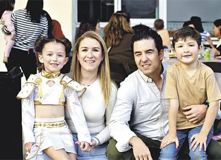 TARDE DE INTENSA ALEGRÍA