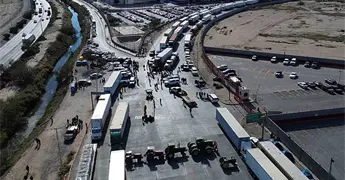 Agricultores mantienen bloqueo en cruces fronterizos de Ciudad Juárez