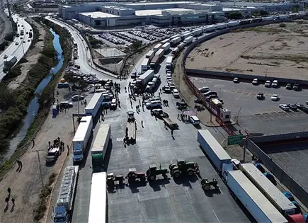 Agricultores mantienen bloqueo en cruces fronterizos de Ciudad Juárez