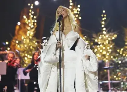 CHRISTINA AGUILERA ESTRENA SU NUEVO TEMA NAVIDEÑO