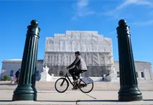 Corte Suprema de Estados Unidos aplaza decisión sobre despido de Shira Perlmutter