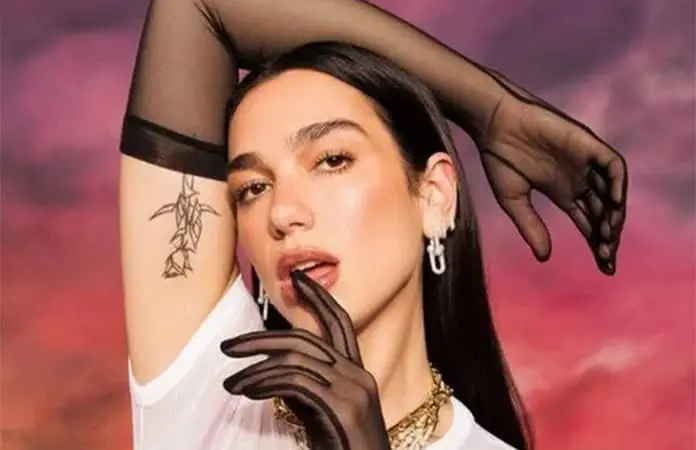 Dua Lipa emociona a sus fans con versiones de canciones latinas