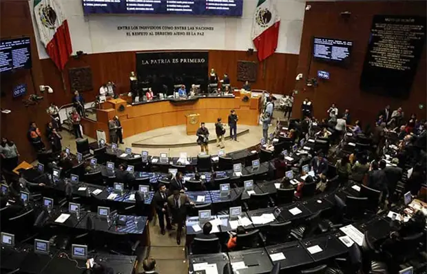 Tras 24 horas de debate, pasa Ley de Aguas al Senado 