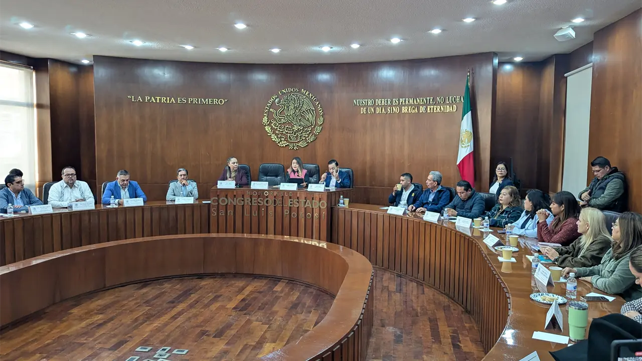 Fustigan en Congreso al rector de la UASLP por faltar a reunión