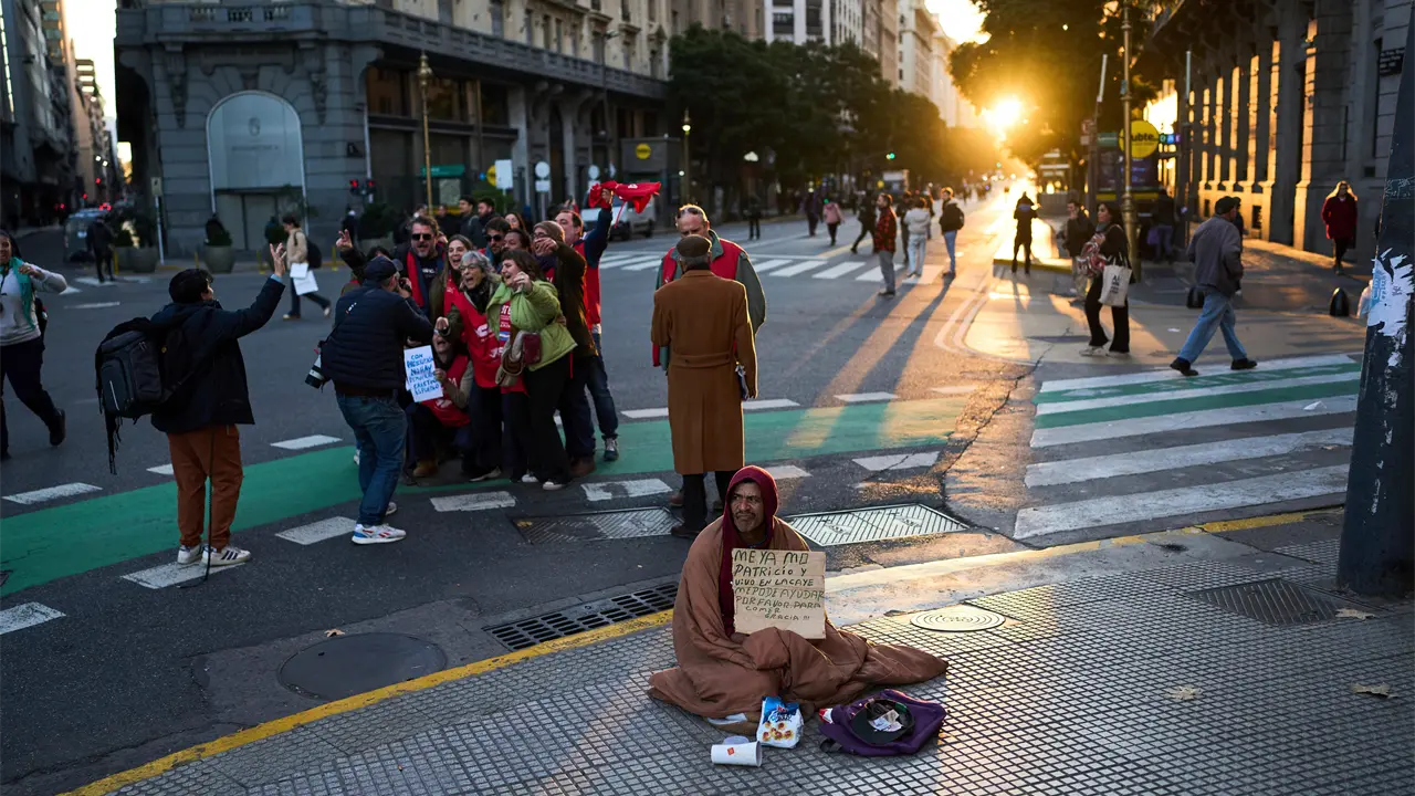 Reducción histórica de la pobreza en América Latina en 2024 según estudio de la Cepal