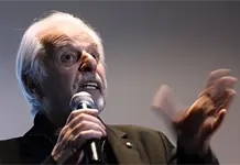 Alejandro Jodorowsky premiado con la Medalla Bellas Artes por su trayectoria teatral